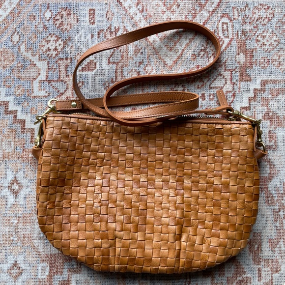 Clare V Petit Moyen in Natural Woven checker. - Picture 2 of 3